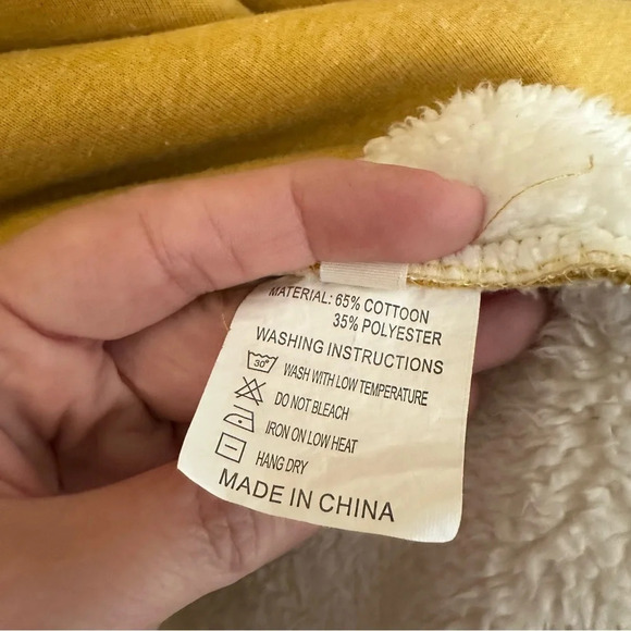 Women’s Long Sleeve Mustard Yellow Cotton Crewneck Fleece Lined Top Sz XL GUC - Picture 6 of 7